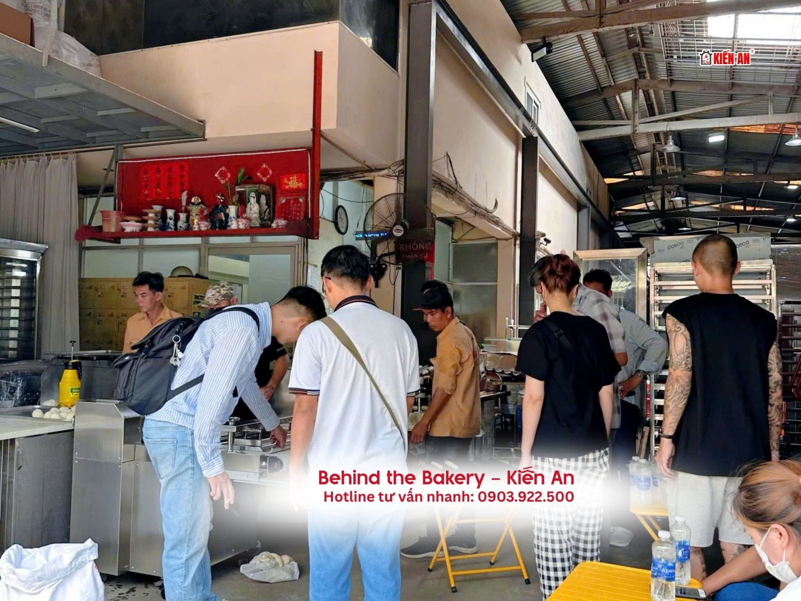 Trải nghiệm làm bánh mì hoàn toàn miễn phí với dàn máy móc hiện đại